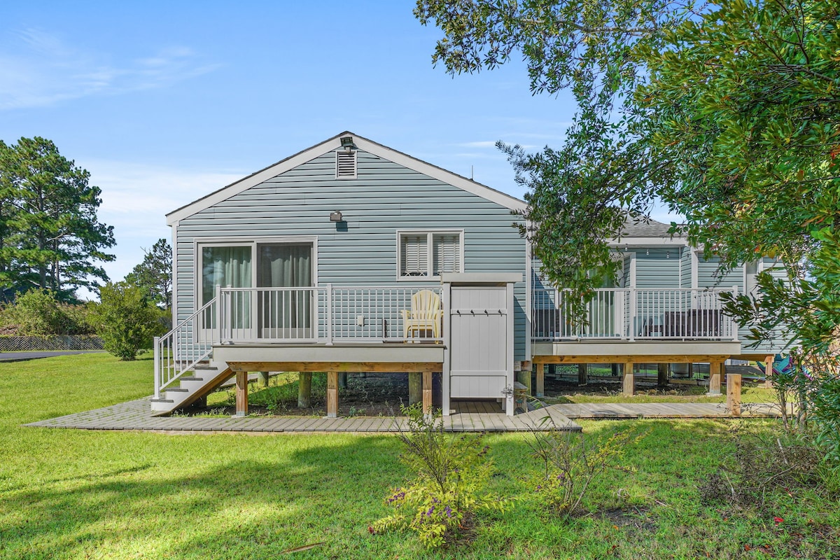 Coastal Cottage - Beachy oasis in Oyster Bay!