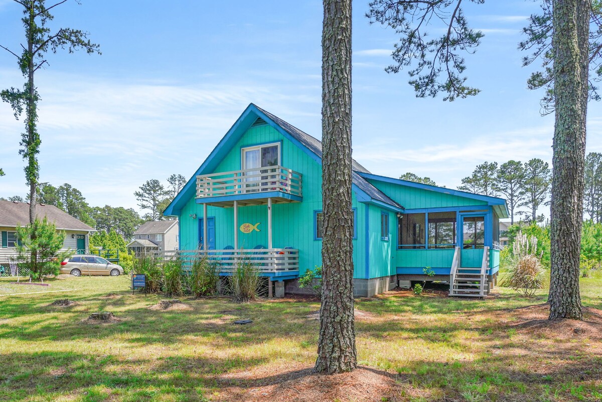 High Tide - Shared water access; Screened porches!