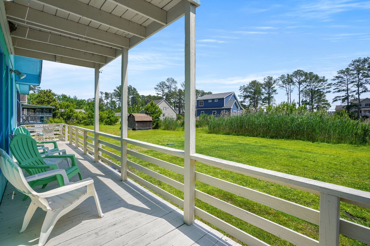 High Tide - Shared water access; Screened porches!