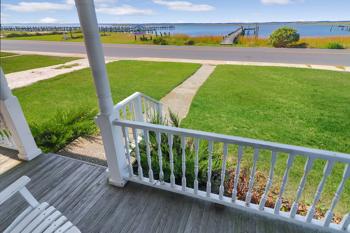 Almost Heaven - Pet friendly; Waterfront home!