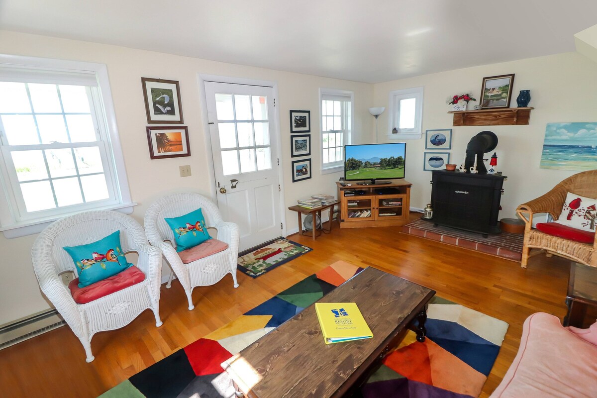 Almost Heaven - Pet friendly; Waterfront home!