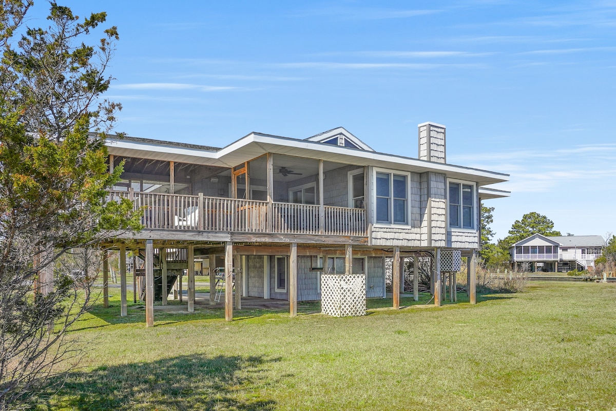 Avalon - waterfront w/ fireplace & screened porch!