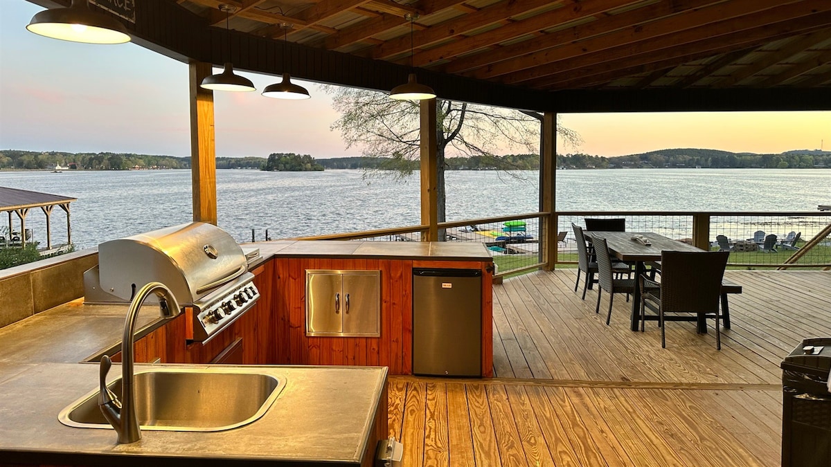 Eagles Nest @ Lay Lake w/ Outdoor Kitchen & Dock