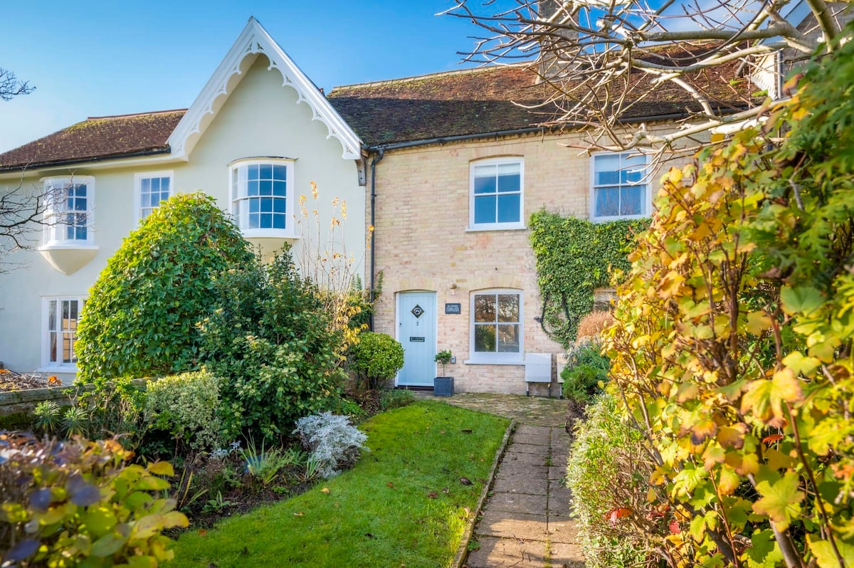 3 Lower Falkland Cottage, Long Melford