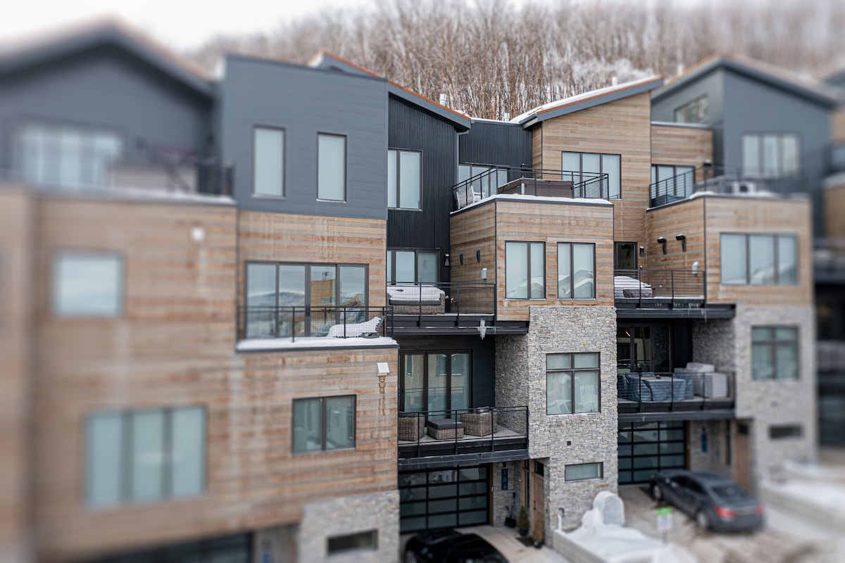 Luxe Resort Living at King's Crown 106 Ski-in/out!