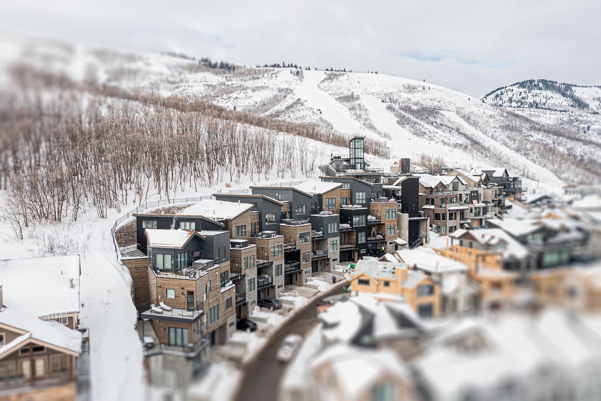 Luxe Resort Living at King's Crown 106 Ski-in/out!