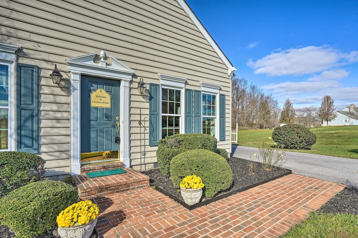 'Chateau Ridge' Peaceful Retreat w/ Fire Pit!