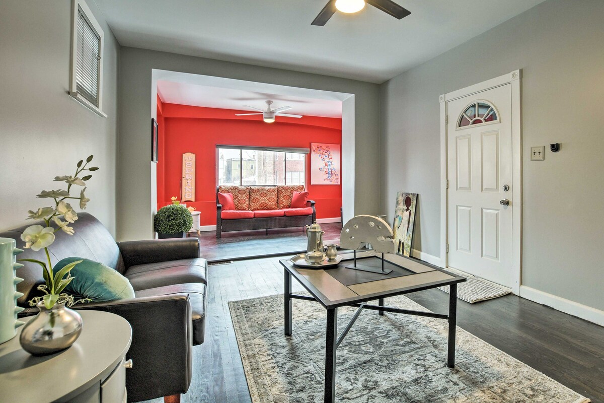 Quiet Chicago Townhome - 7 Mi to Downtown!