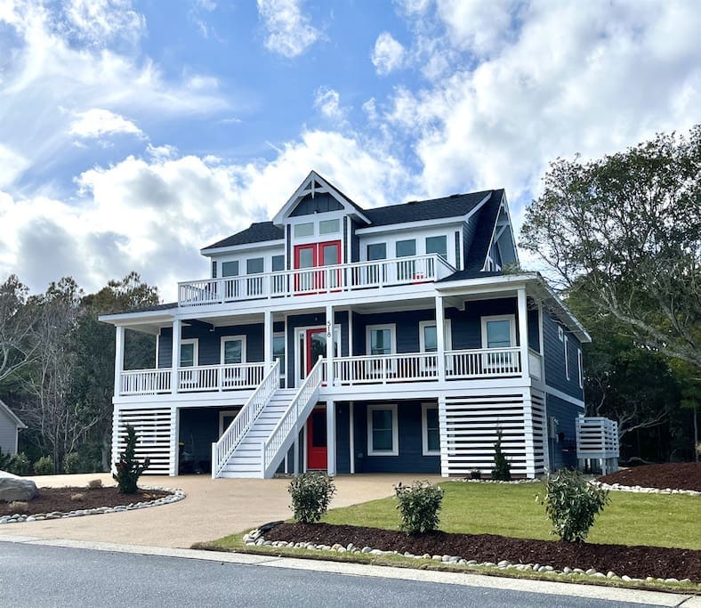 Luxury New Home, Game Room, Heated Pool, Hot Tub!