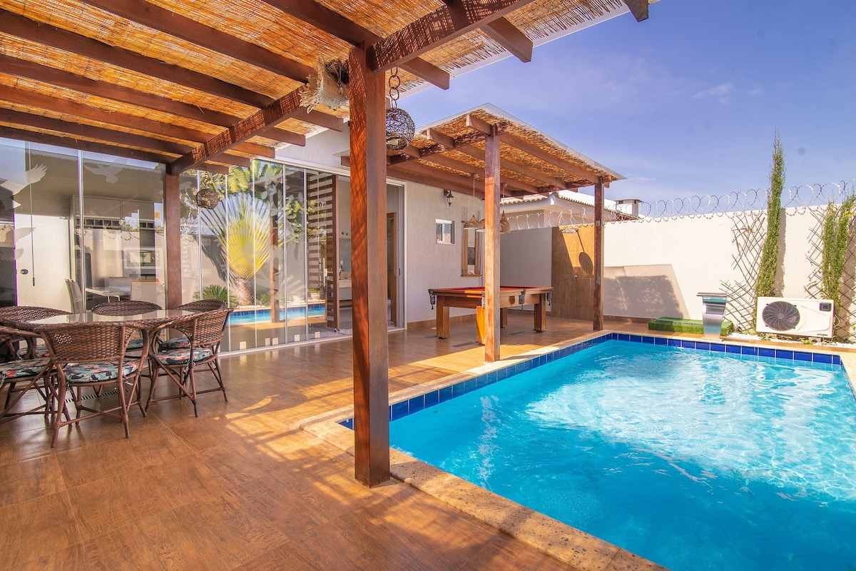 Casa luxo c/piscina quente, mesa de sinuca em cond