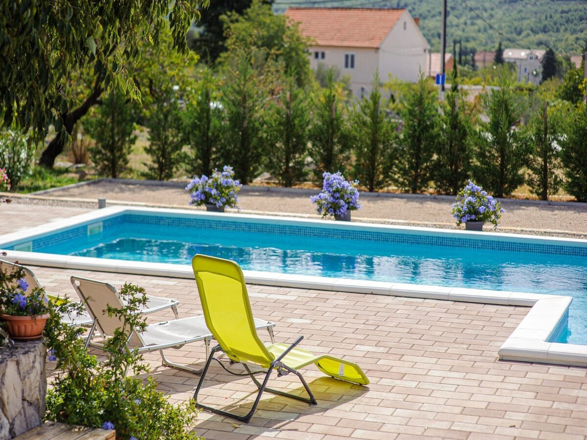 Holiday Home Rokoko - Two Bedroom Home with Pool