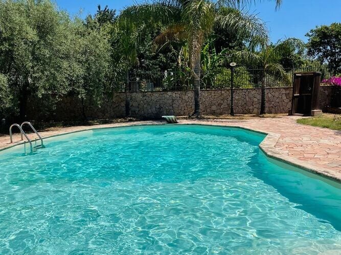 Francavilla di Sicilia泳池和美丽景色的度假屋