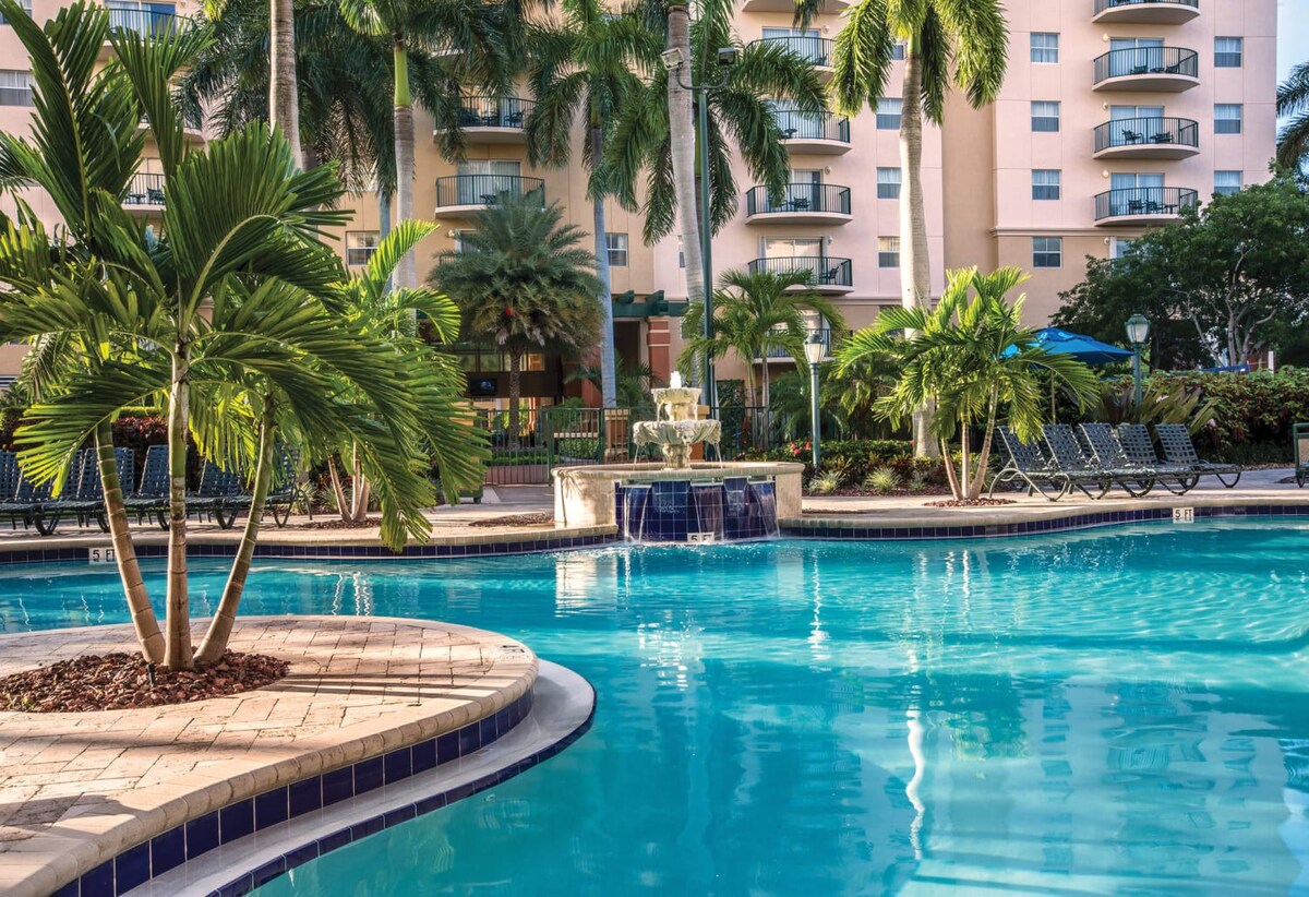 Sunny Retreat in Pompano Beach! 2BR @ Palm Aire