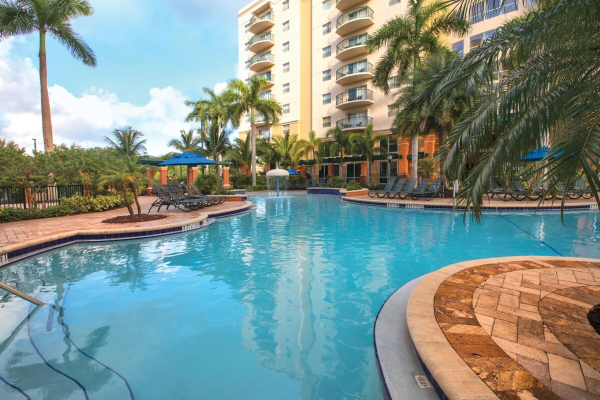 Sunny Retreat in Pompano Beach! 2BR @ Palm Aire