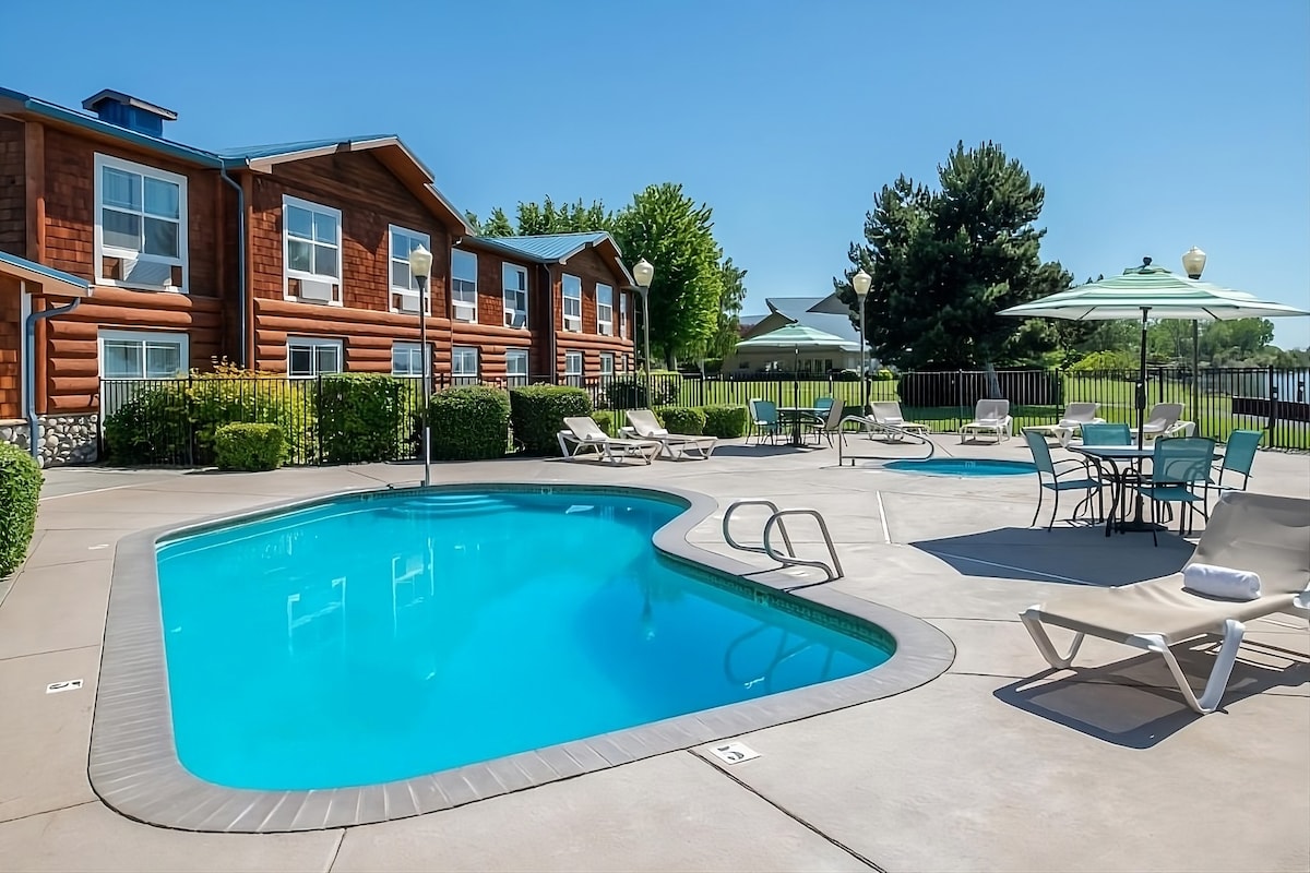 Stunning Views Of The Columbia River! Pool Access