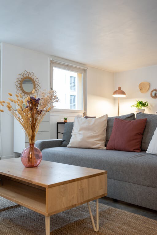 Spacious apartment w/ private parking in Old Lille