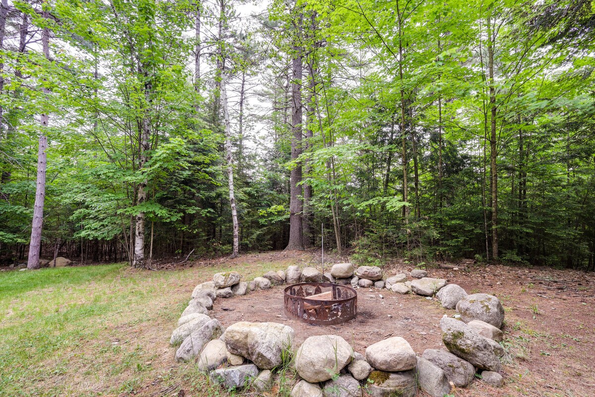 Cozy Elizabethtown Cabin w/ Fire Pit!