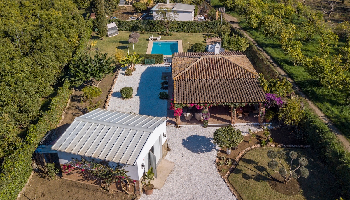 Villa con piscina cerca de la playa