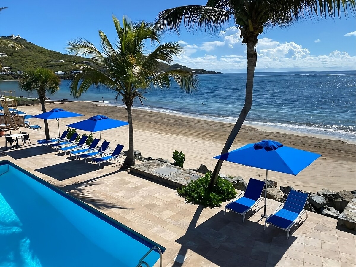 4 Beachfront Units, Outdoor Pools, FREE Parking!