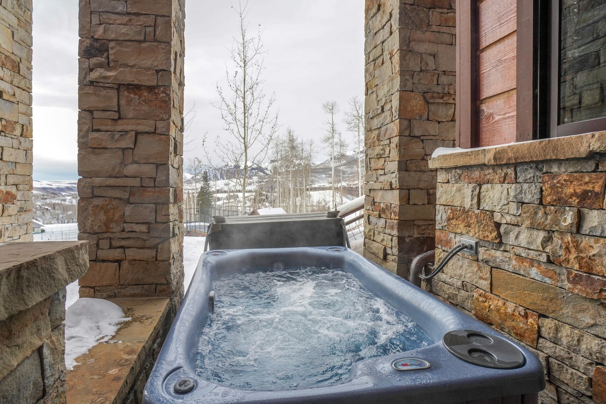 High-End 4BR Ski In/Out Ski In/Out | Hot Tub
