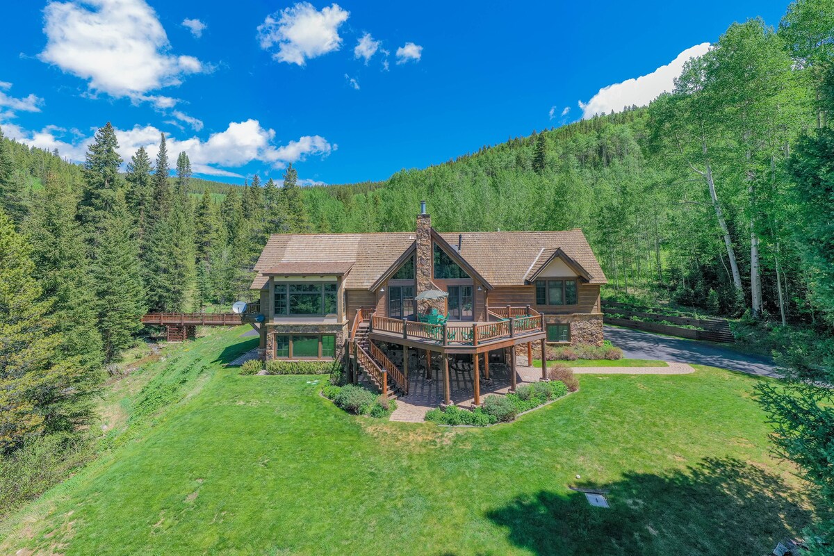 The Sunflower-4BD,Secluded luxury, hot tub