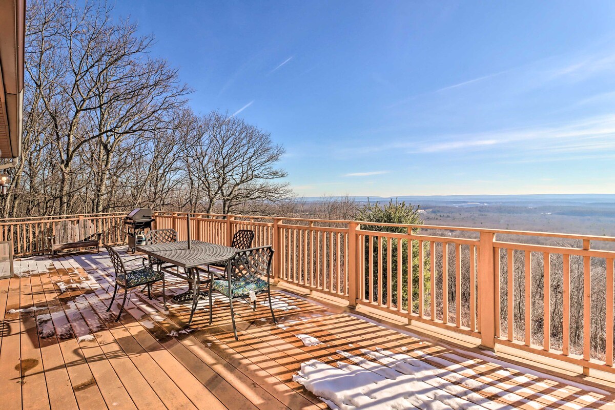 Albrightsville Home: Deck + Panoramic Valley View!