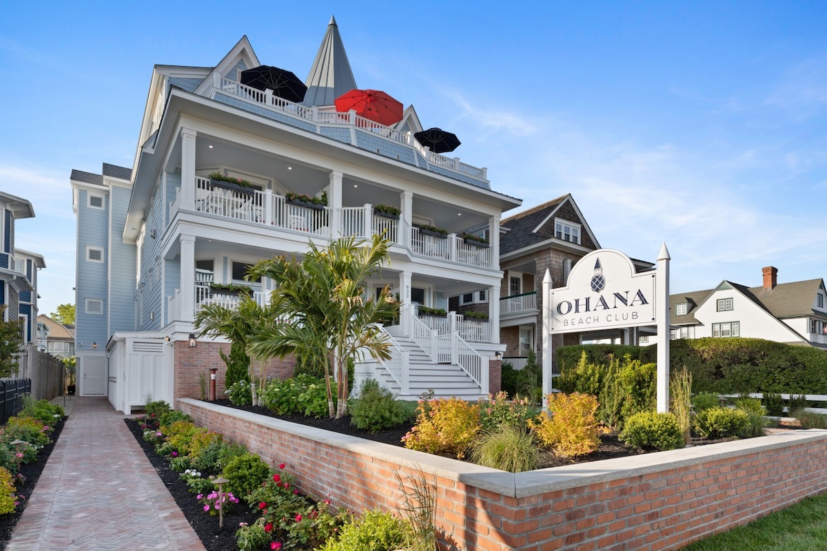 Luxury Oceanfront Penthouse Sweeping View &Hot tub