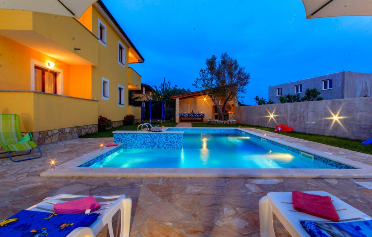 Villa Stinjan-Five Bedroom Villa with SwimmingPool