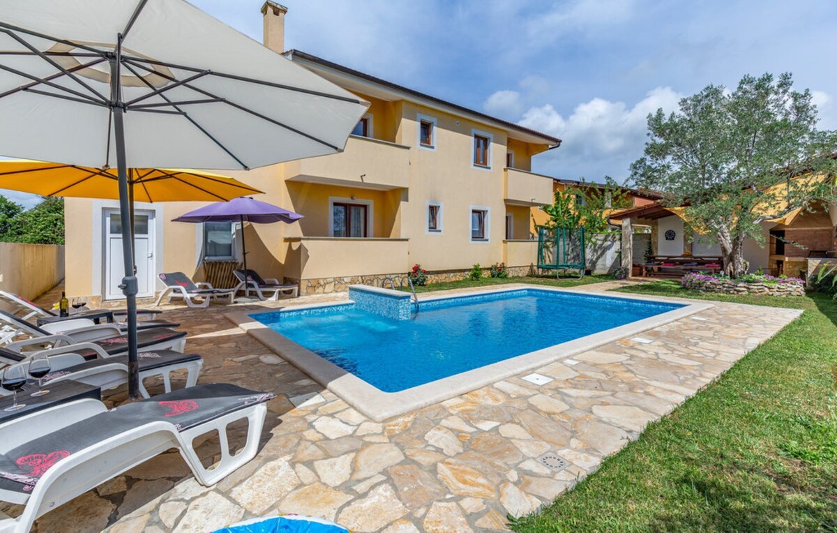 Villa Stinjan-Five Bedroom Villa with SwimmingPool