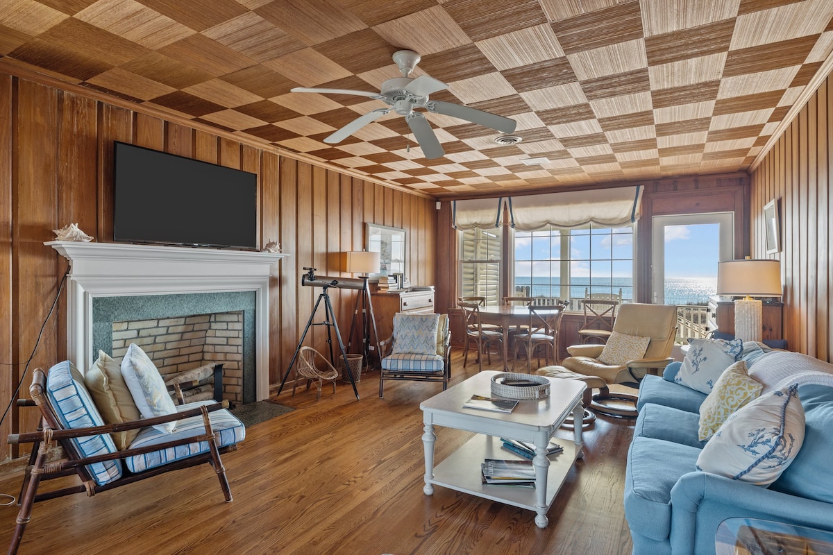 Blount Cottage- Oceanfront, Pet Friendly Home