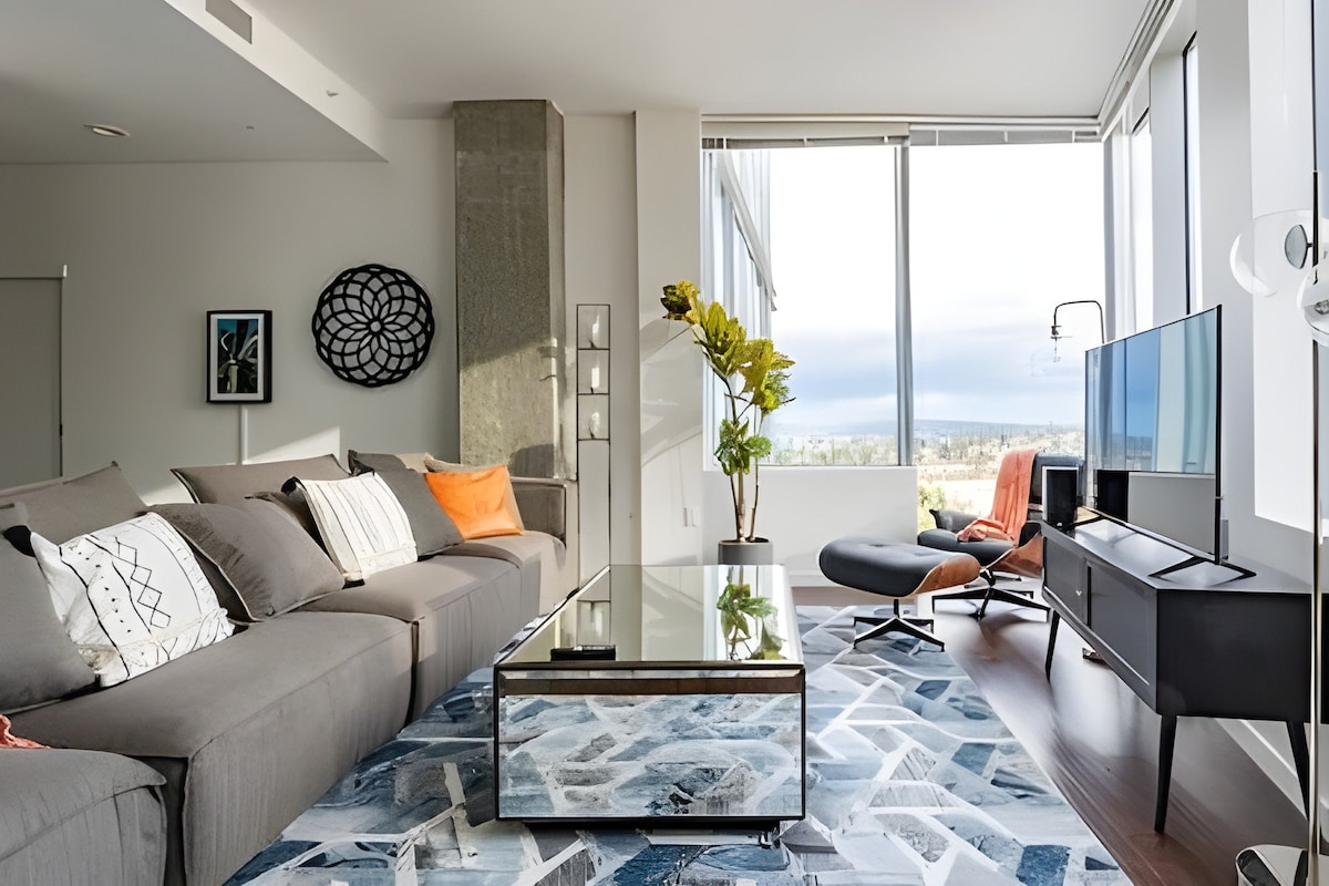 The Sophari Experience:2BR+Den Bellevue|Penthouse9