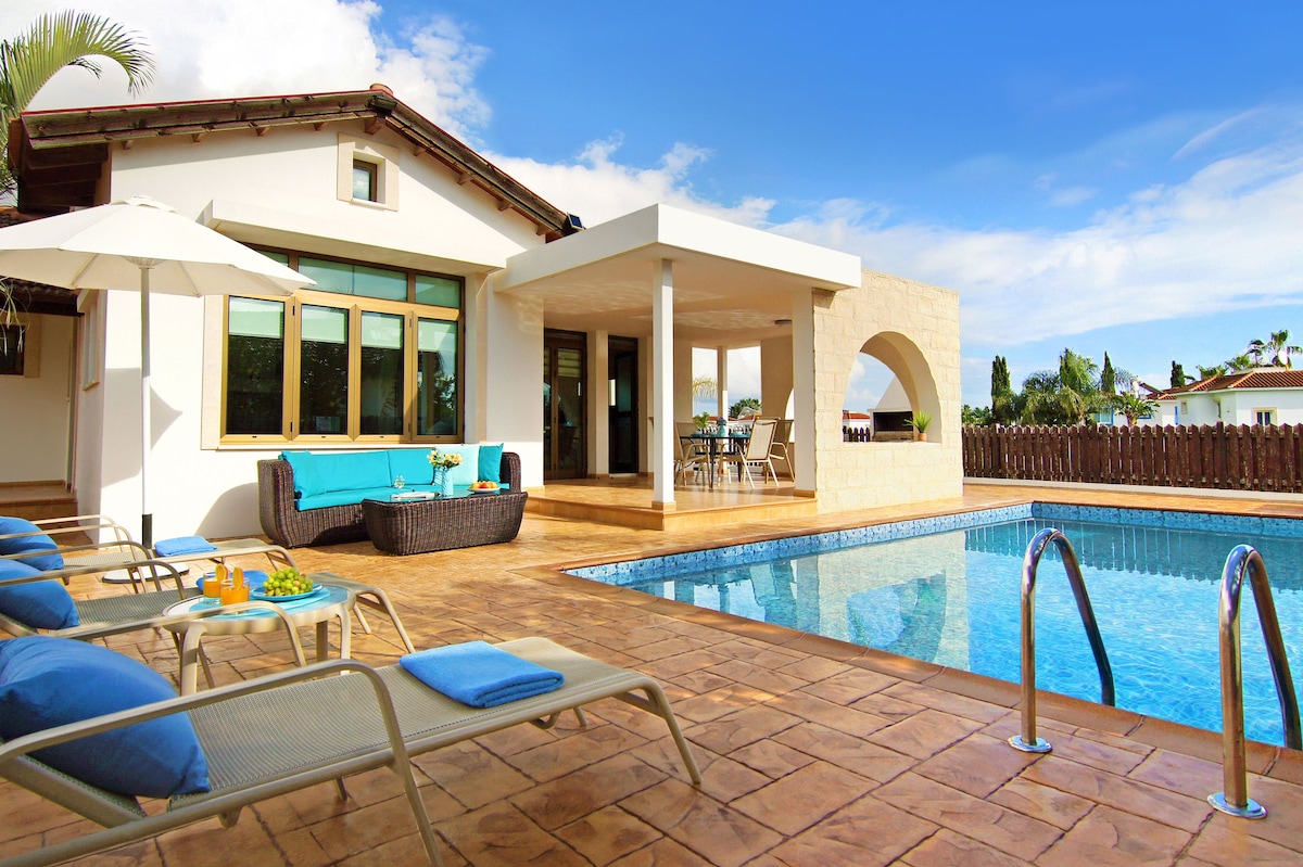 Villa Merry - 2bed with Large Pool