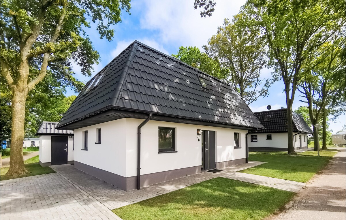 Nice home in Den Oever with WiFi and 4 Bedrooms