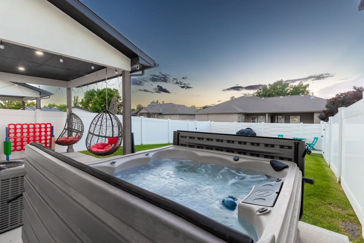 420Friendly_HotTub_12kGameArcade_WineBar_5Bed