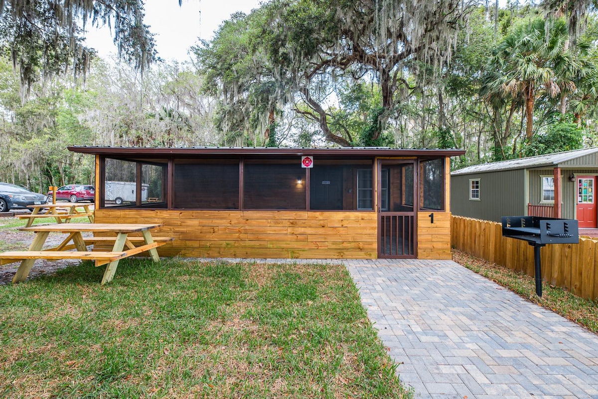 One Bedroom Deluxe Cabin