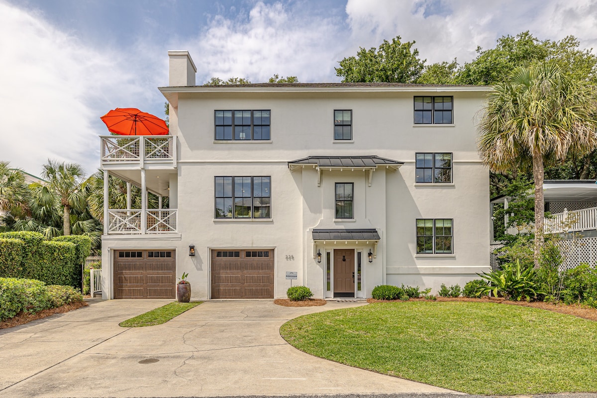 Beautiful home w/ private pool near Coast Cottage