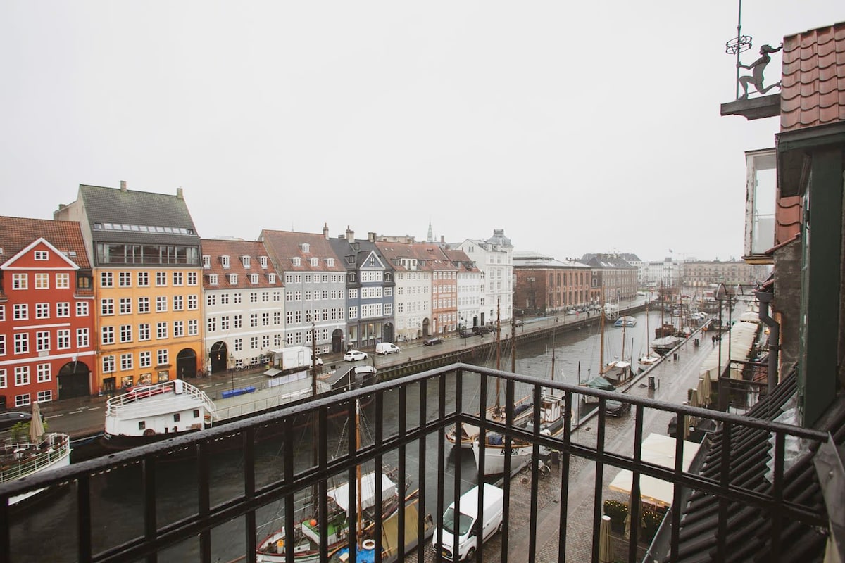 3BR Duplex in Nyhavn w. Private Balcony