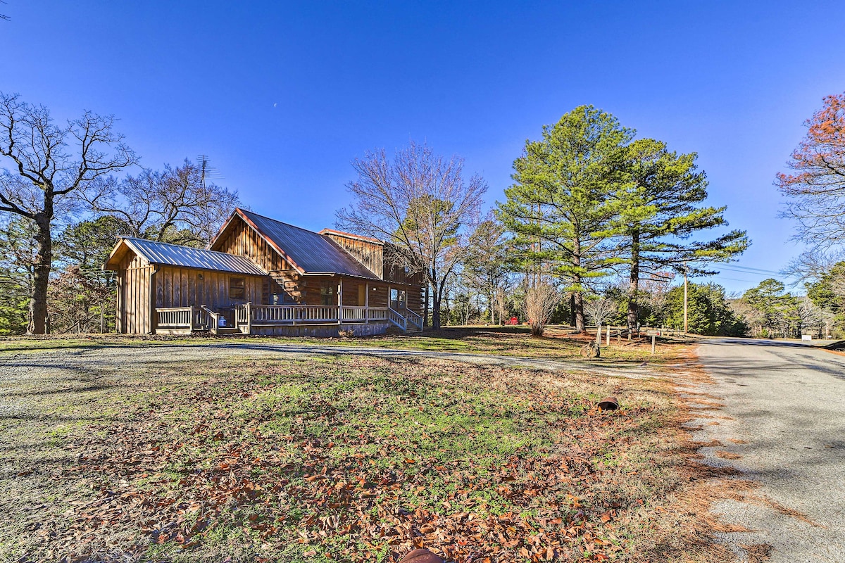 Wilburton Cabin w/ Fire Pit, Mountain Views!