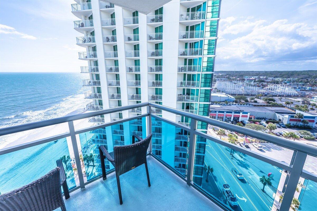 Direct Ocean and City Views, Corner Suite, Pools!