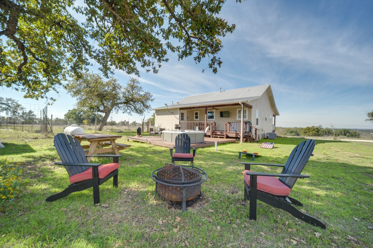 Charming Hill Country Home w/ Fire Pit & Hot Tub!