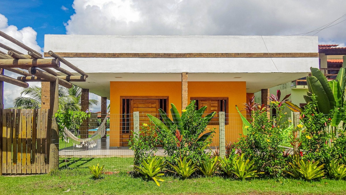 Casa com piscina, perto da Praia