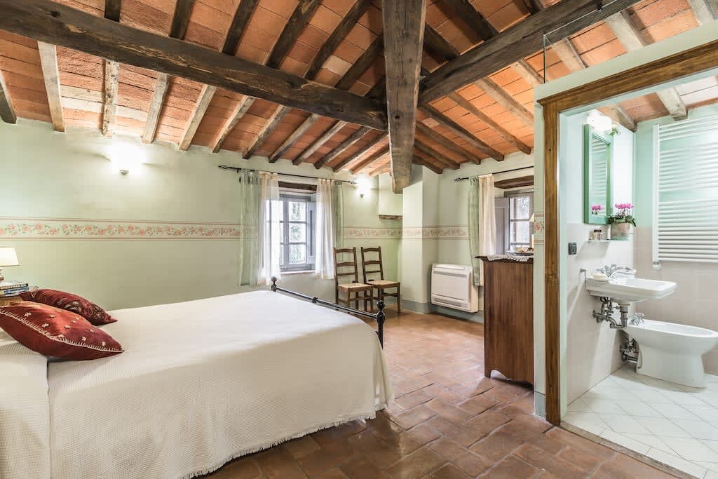 5 bedroom Tuscany villa rental