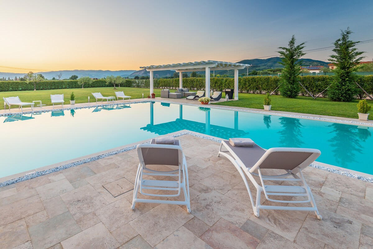 Tuscany villa with spa