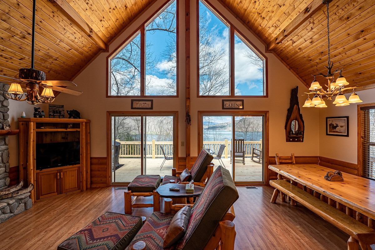 Ridgetop湖景度假屋-南塔哈拉湖（ Lake Nantahala ）上的4卧室小木屋，带私人露台