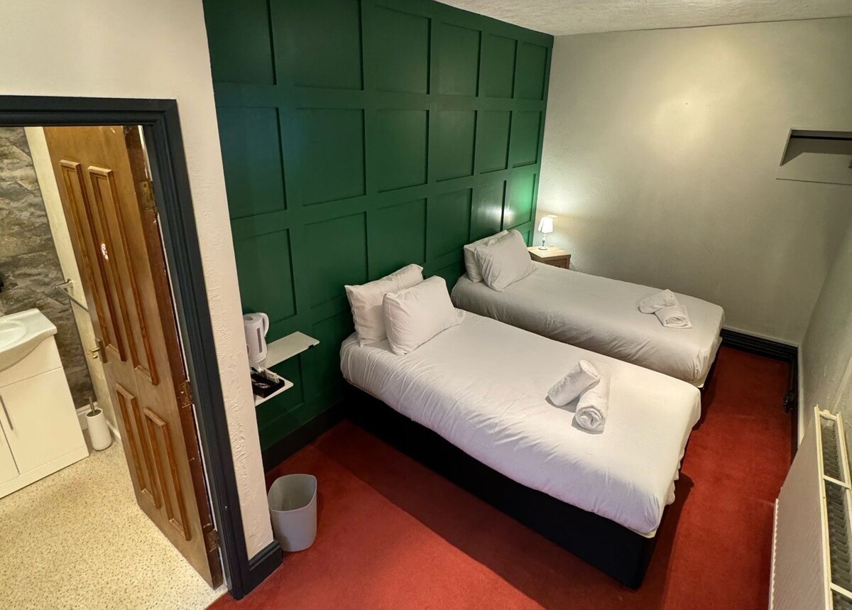 Twin Room at The George, Hayfield, High Peak