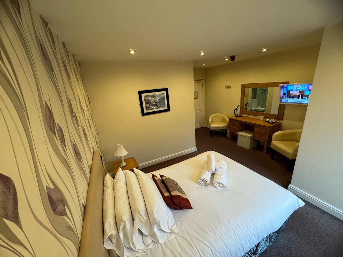 Double room at The George, Hayfield, High Peak