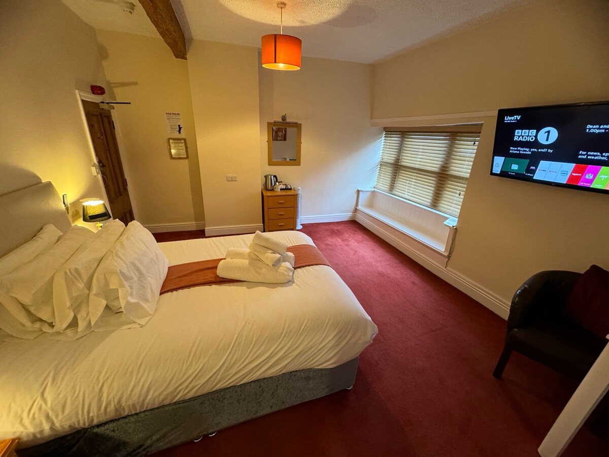 Double room at The George, Hayfield, High Peak