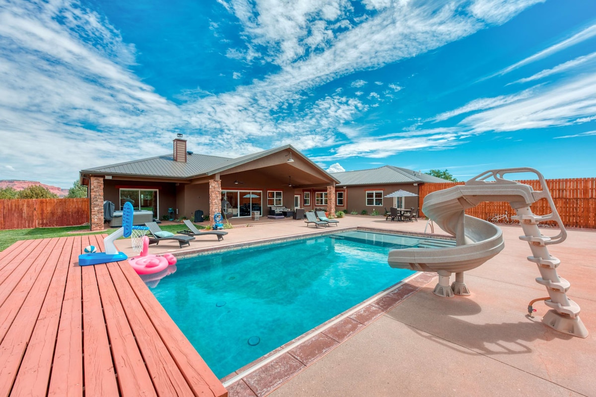 Large Luxury Home in Kanab, Pool w/Slide & Hot Tub