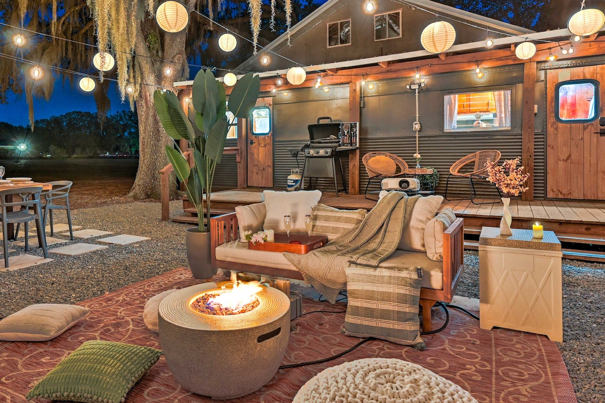 Charming Tiny Home w/ Private Hot Tub!