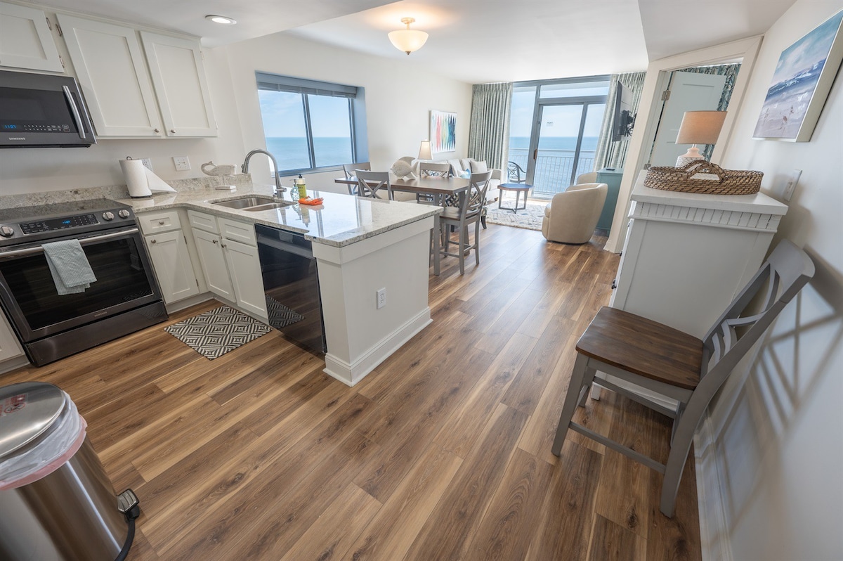 King Suite 3BR,Direct Oceanfront Views, Remodeled!